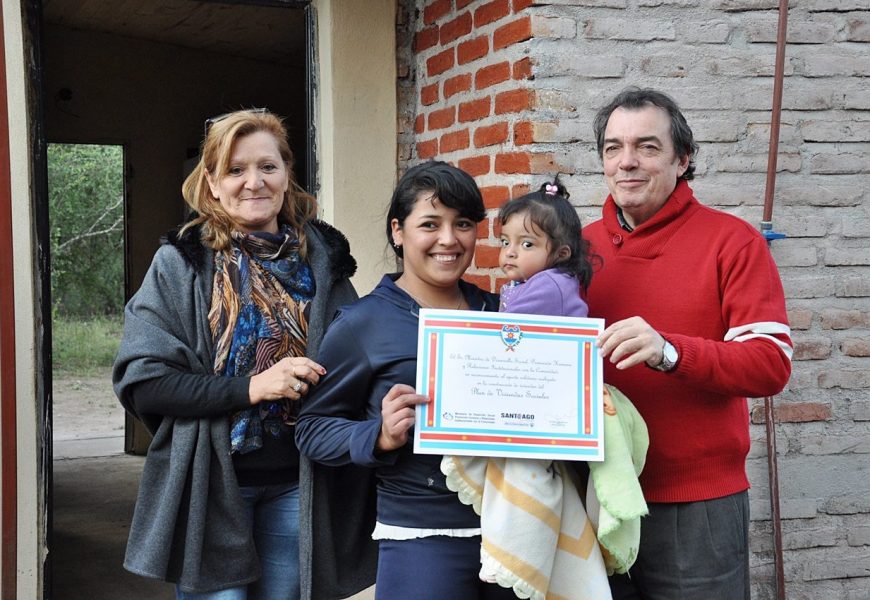 El ministro de Desarrollo social, Dr. Ángel Niccolai inauguró nuevas viviendas en Departamento Guasayán