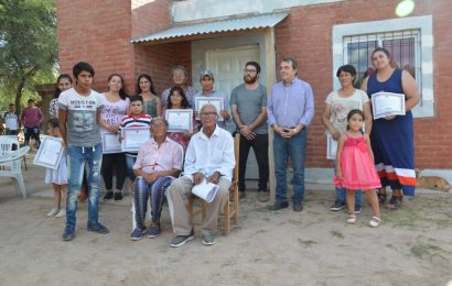 Entrega de 13 Viviendas Sociales en Dpto. Atamisqui y Dpto. Loreto