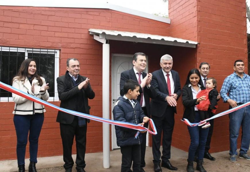 Entrega de viviendas Sociales en Dpto. Pellegrini